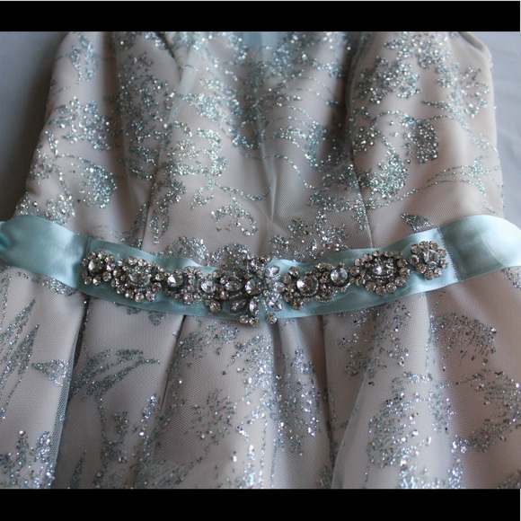 Beautiful Formal Dress!! - Picture 4 of 7